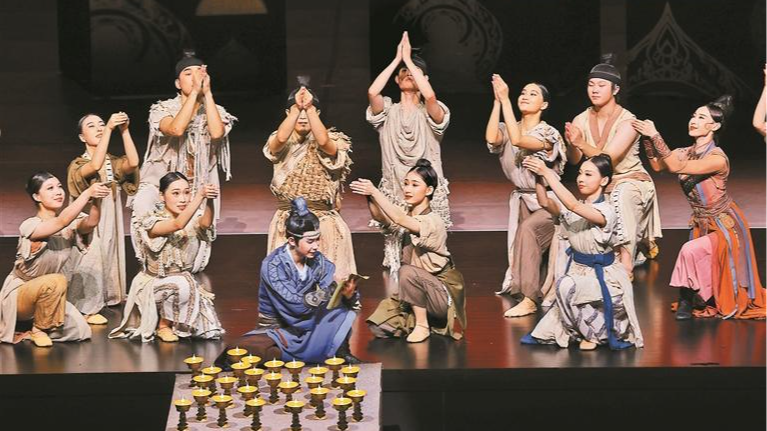 光明原创舞剧《敦煌归来》载誉归来