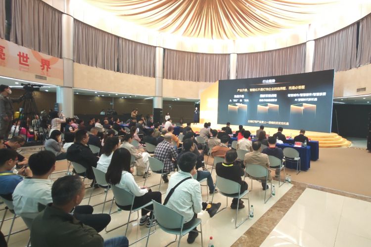 “智能化生态共创”成第33届古镇灯博会新风向