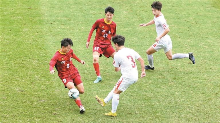 十五运会男足U18赛事在光明激战正酣