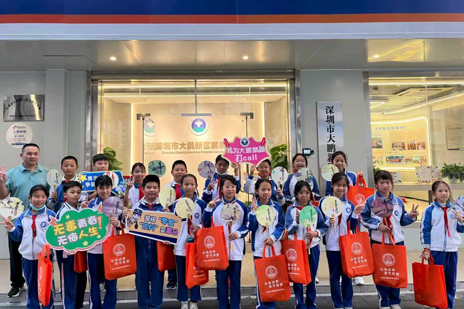 沉浸式研学筑防线！大鹏新区组织青少年走进鹏辰驿站  