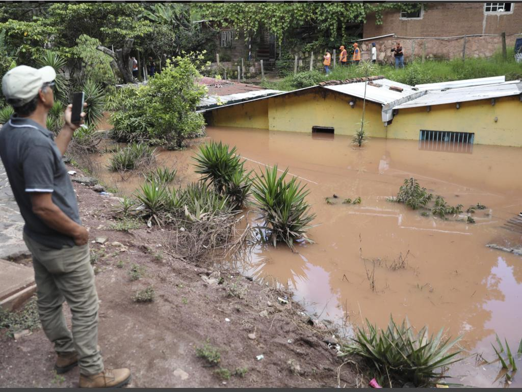 强降雨已造成洪都拉斯16人死亡 超34000人受灾 