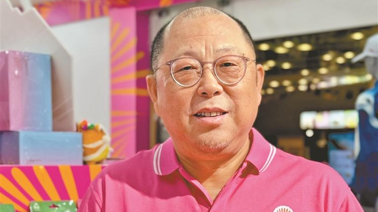 十五运特许商品设计师杨怀宇： 让“深圳印记”可触、可感、可珍藏