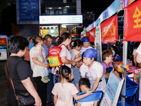 龙岗这场“健康夜市”，解锁家门口的全周期健康服务