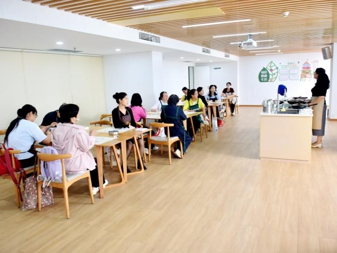 “暖爱食创”开班赋能孤独症家庭，美食技能点亮灵活就业路