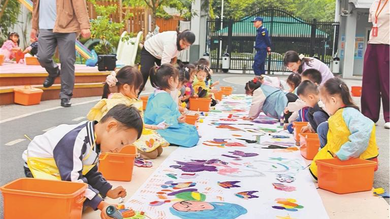 楼村社区幼儿园娃娃绘长卷