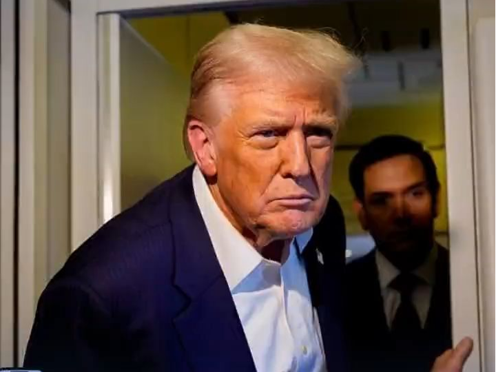 2架美军机在南海相继坠毁，特朗普回应