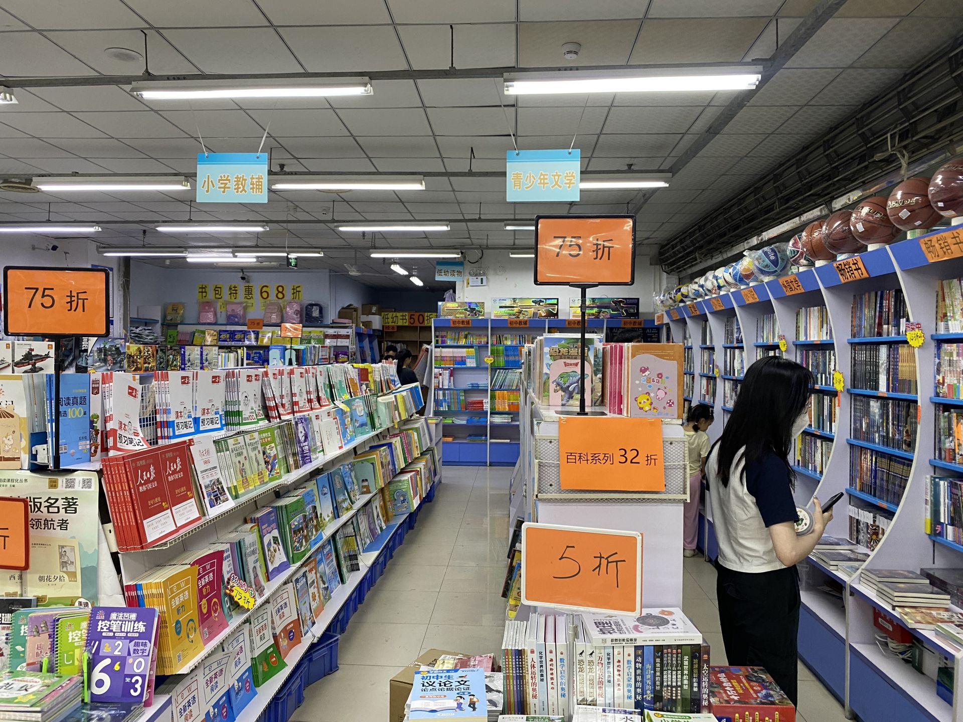 丁当达告别莲花北：26年社区书店的“谢幕秀”