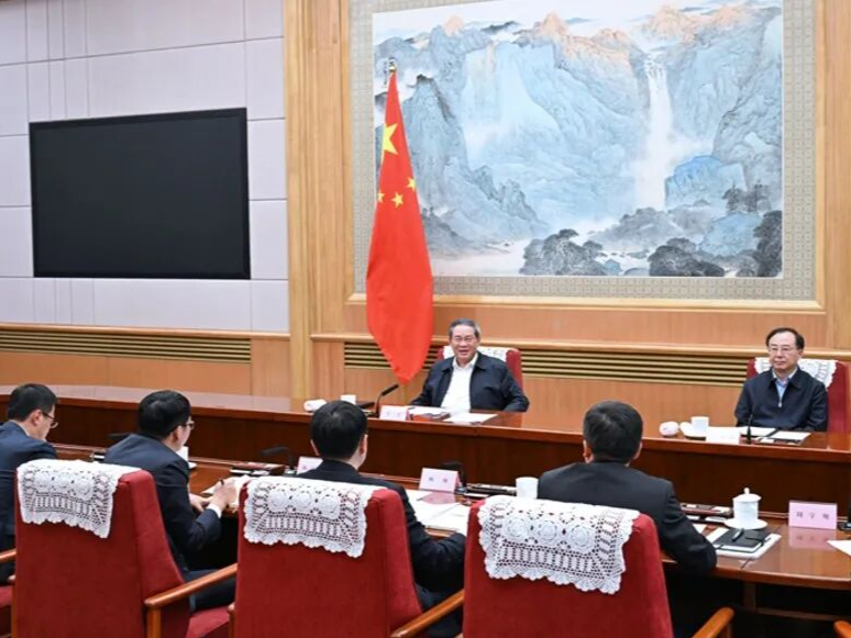 总理座谈会上，参会发言的8位专家和企业家都是谁