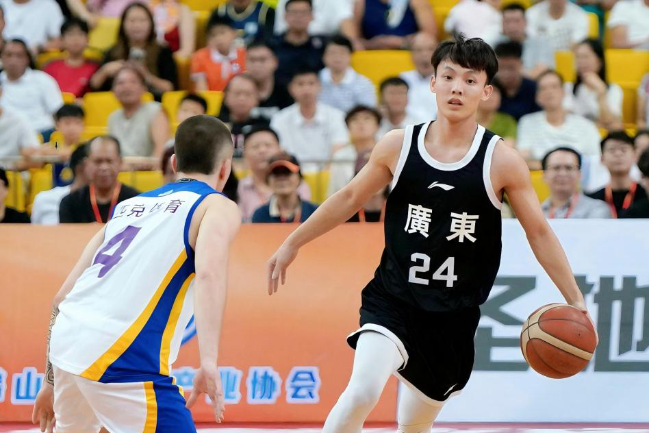 广东全运男篮大胜维多利亚队，17日移师深圳宝安迎战美国ABA劲旅