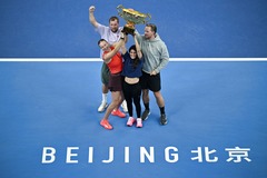 （体育）（16）网球——中网：阿尼西莫娃女单夺冠
