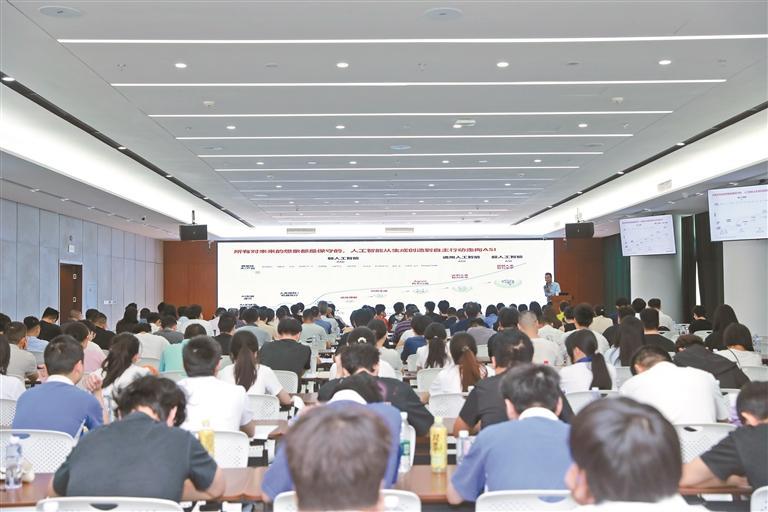 晶报特别报道 | 5年预计培养20万高素质数智人才