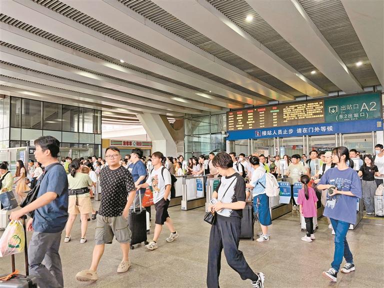返程高峰深圳地铁公交延时运营至零点之后