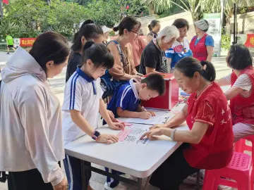 木头龙社区开展“识‘两热’ 保健康”主题科普活动