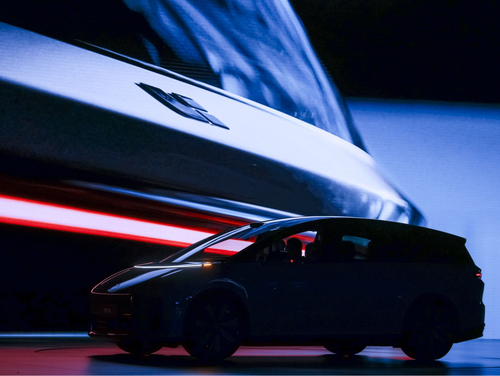 理想召回超1.1万辆MEGA，“起火事件尚未形成最终的技术结论”丨车界