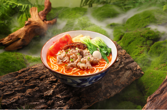 蒙自源香港首店正式开业，现熬鸡汤米线加速世界级战略布局