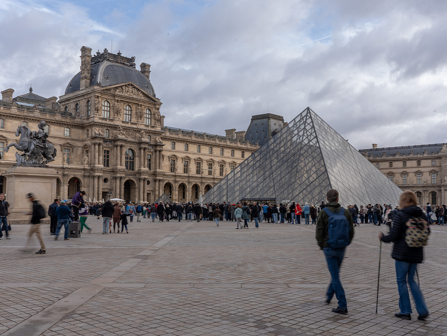 卢浮宫抢劫案第三名嫌疑人被捕