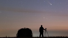 星空相册｜今年以来最亮彗星“莱蒙”巡游天际