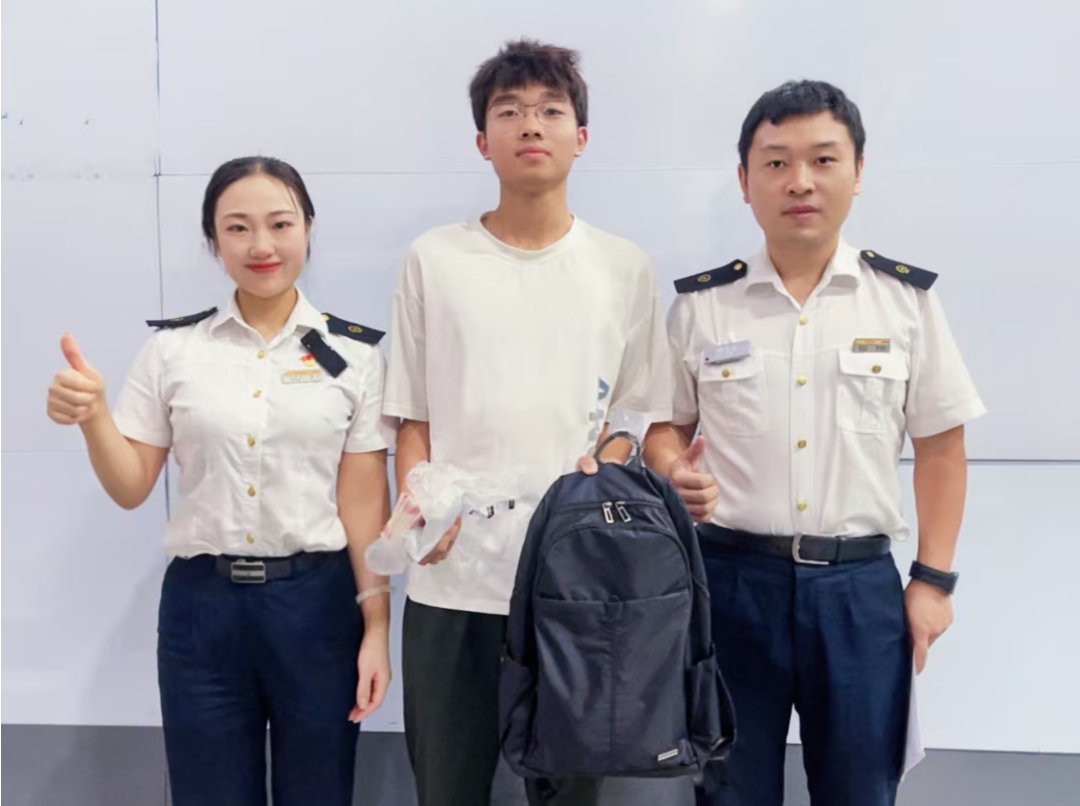 深圳北站“迎春花”暖心服务护航旅客出行