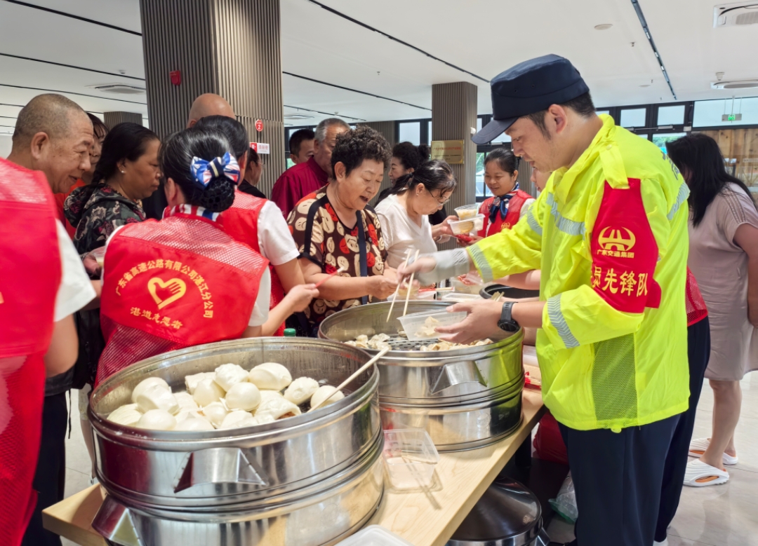 台风“麦德姆”来袭，170人滞留渝湛、湛徐高速，服务区成暖心“避风港”