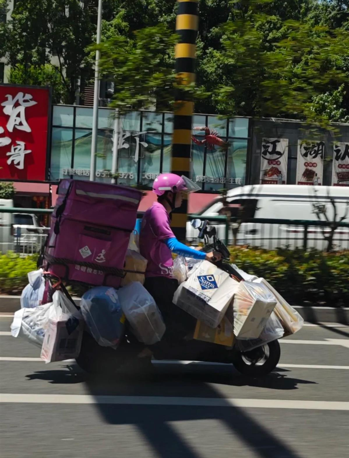 净化道路通行环境，深圳交警严查电动自行车、三轮车交通违法行为