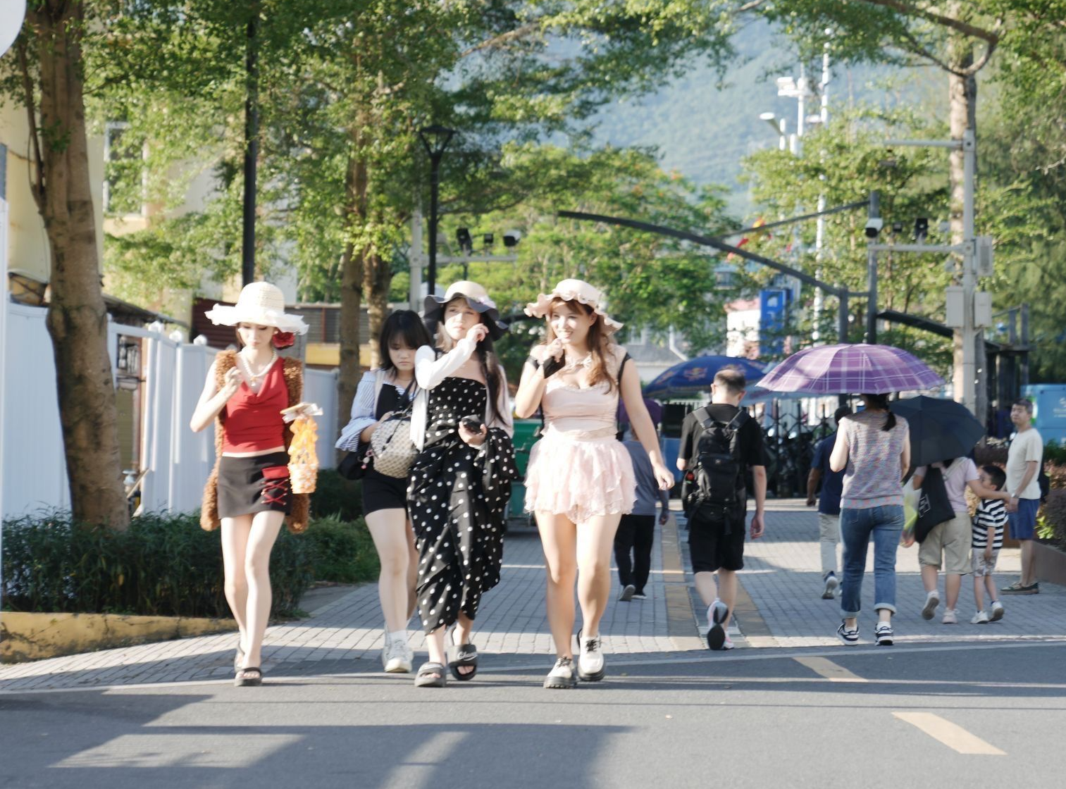 主打一个舒服！节后机票降两成，三成游客“说走就走”