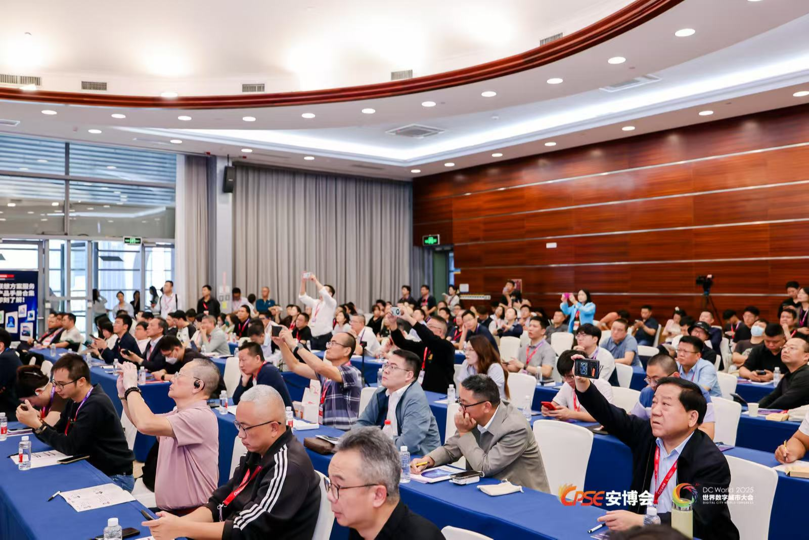 首届城市超级智能体论坛在深开幕 联想签约三城共建智慧城市4.0