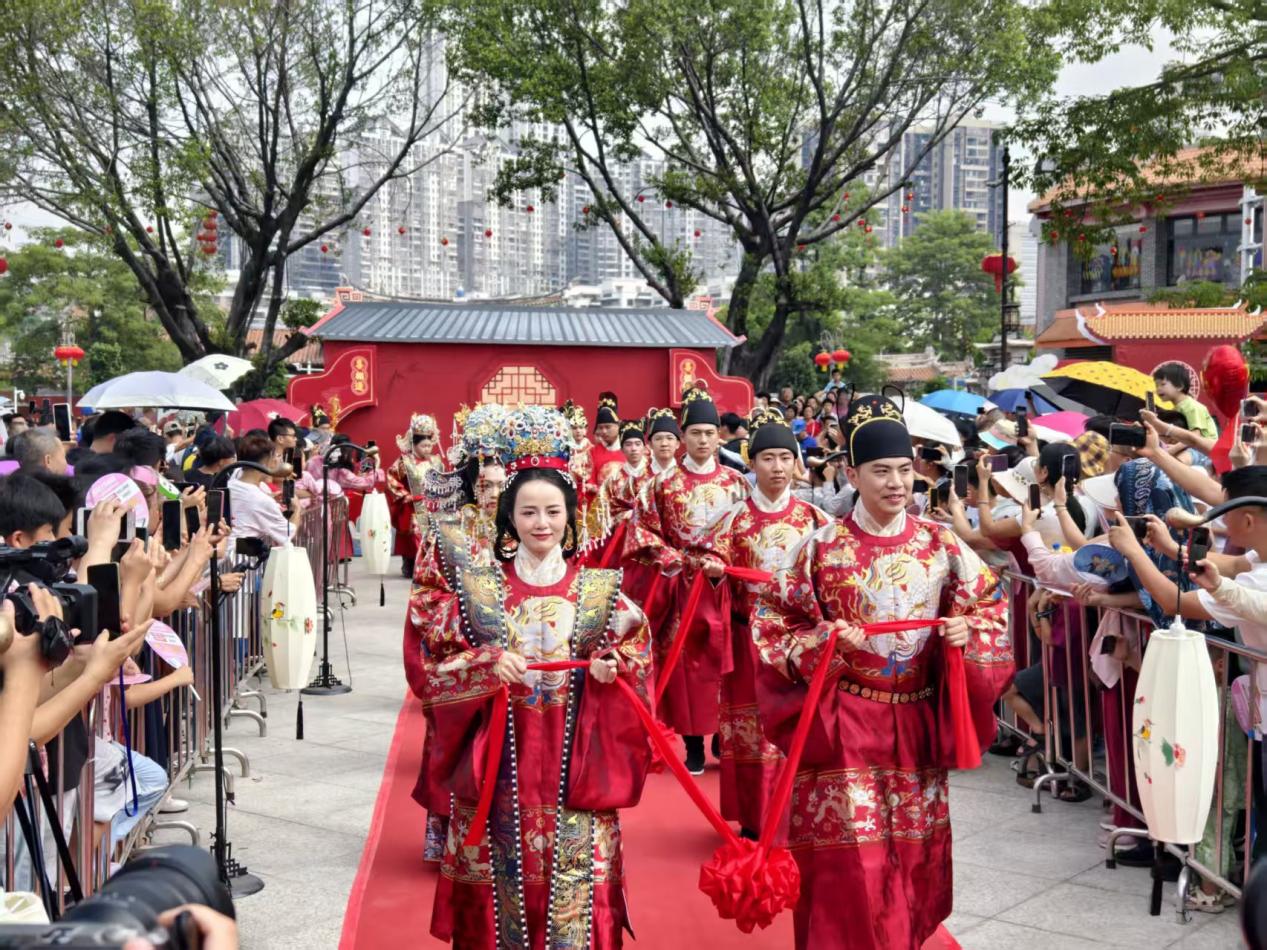 揭阳欢庆“双节”：古城焕新迎游客 文艺活动展精彩