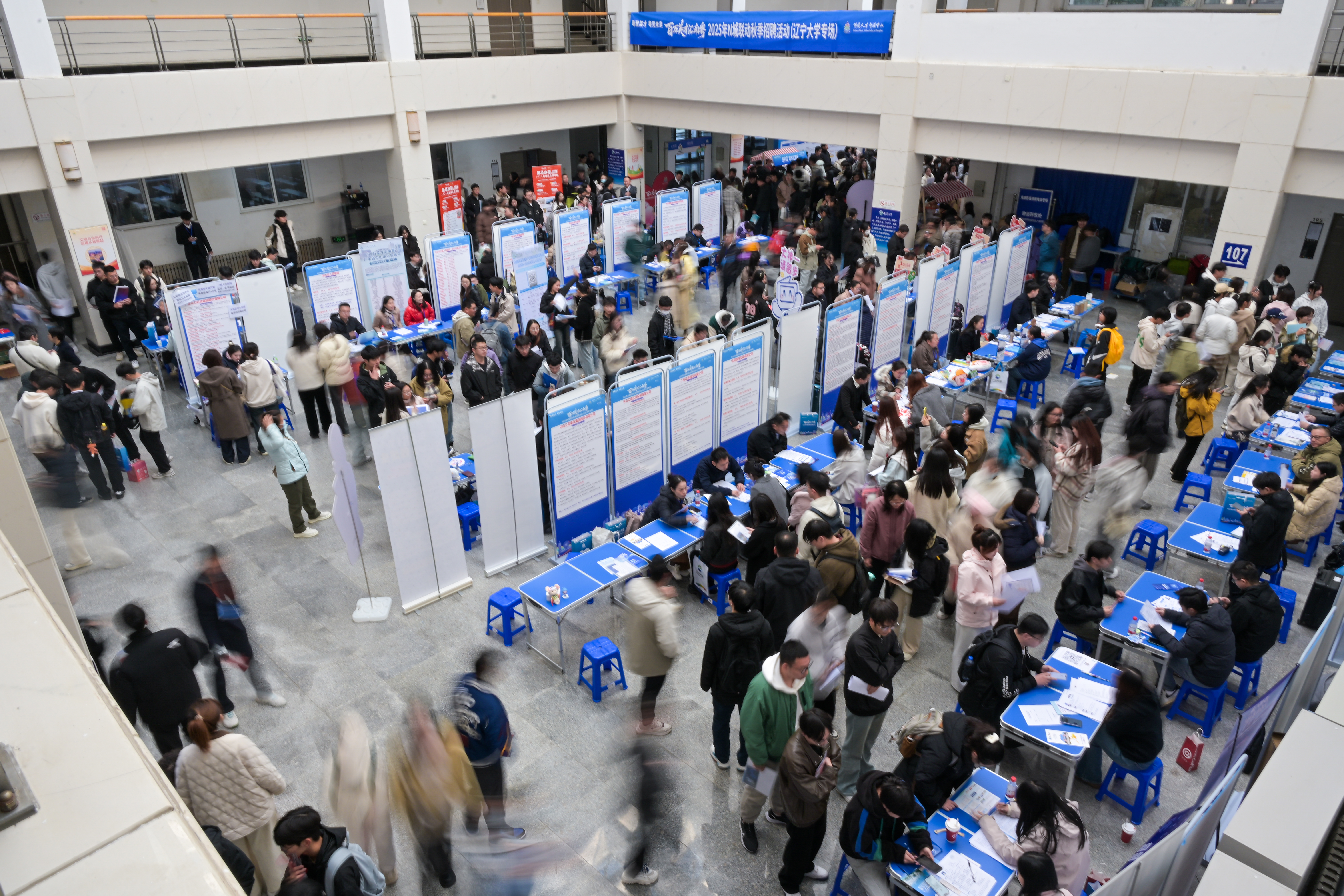 广东800家企业单位赴辽宁揽才：现场收取简历近万份，超千名学子达成就业意向 | 百万英才汇南粤