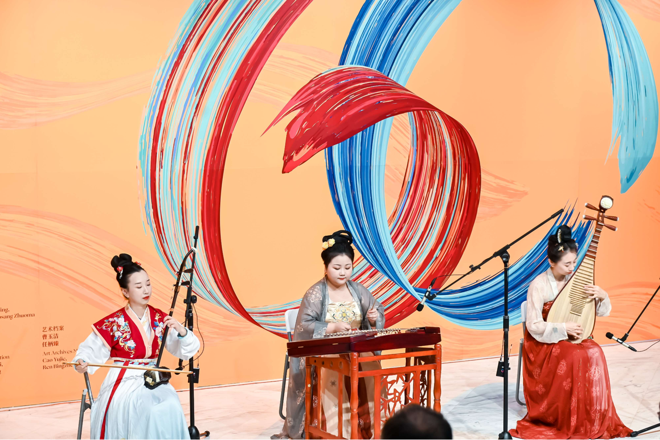 摄影与民乐联袂展现多彩艺术！关山月“美术馆之夜”演绎金秋雅集