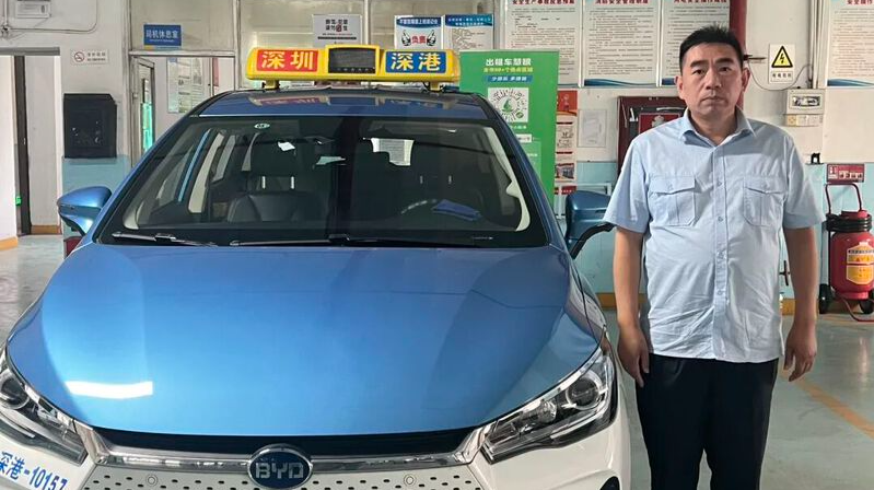 凌晨男子欲跳海轻生，深圳“的哥”一声“兄弟”唤回一条命