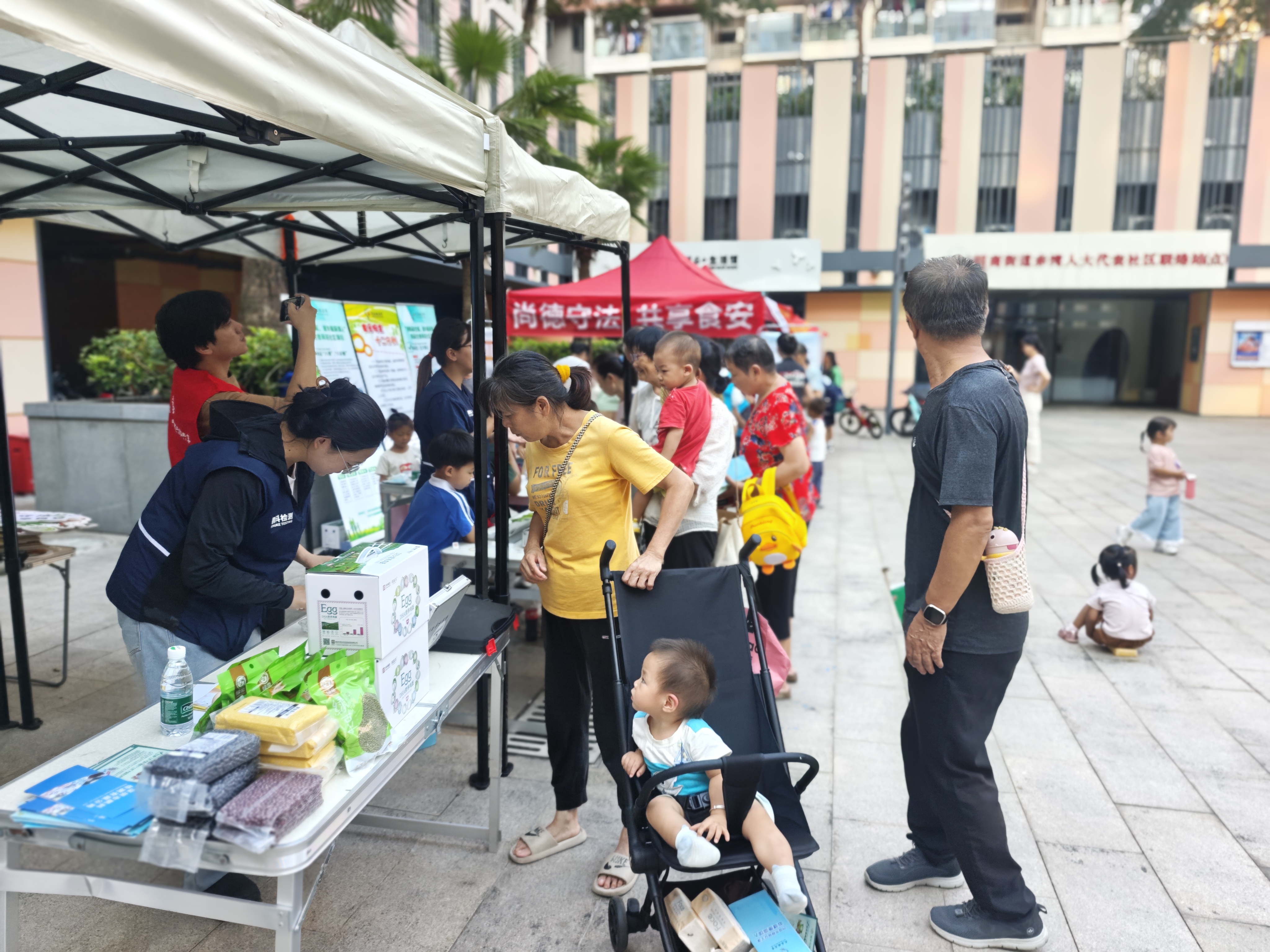 南山五湾社区举办“尚德守法、共享食安”食品安全科普宣传