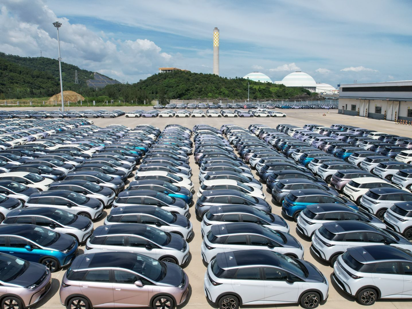 新质生产力动能强劲 战新产业百花齐放 深圳智能网联汽车、低空经济与空天产业集群格外娇艳