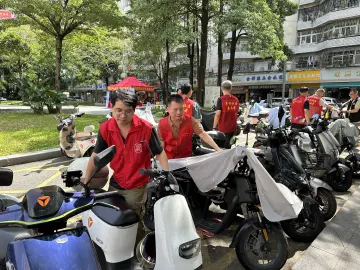翠竹社区开展交通文明劝导主题党日活动