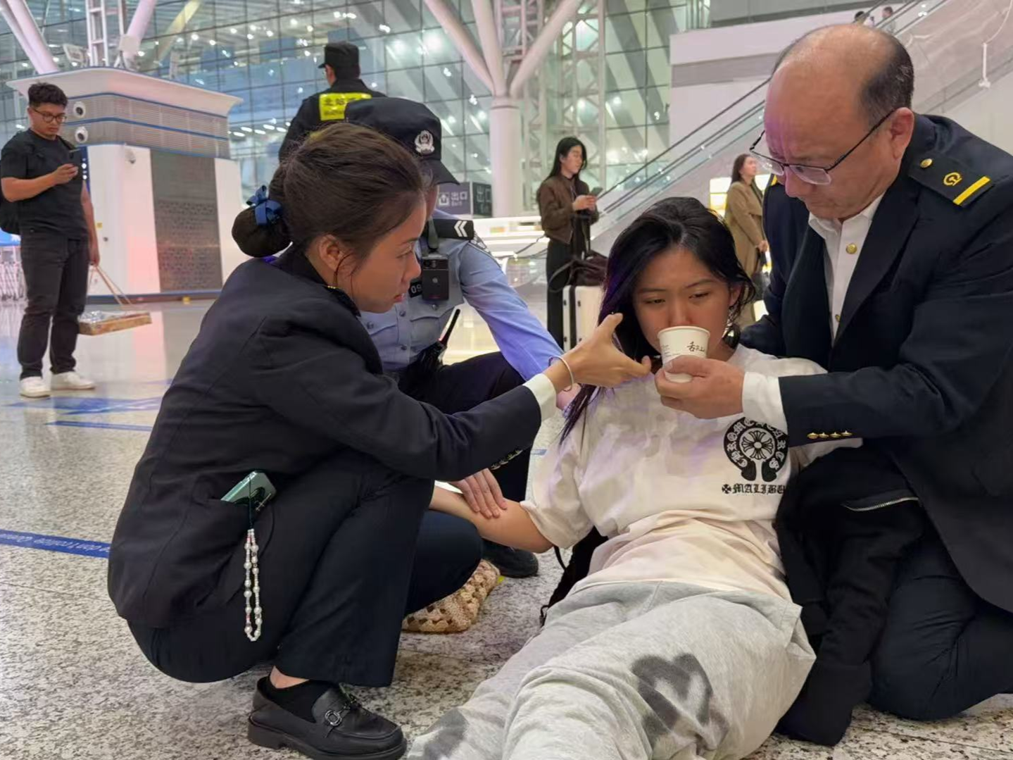 深圳北站：让每一次出发，都成为温暖的抵达  