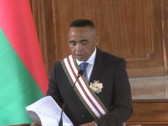 马达加斯加军官兰德里亚尼里纳宣誓就任总统