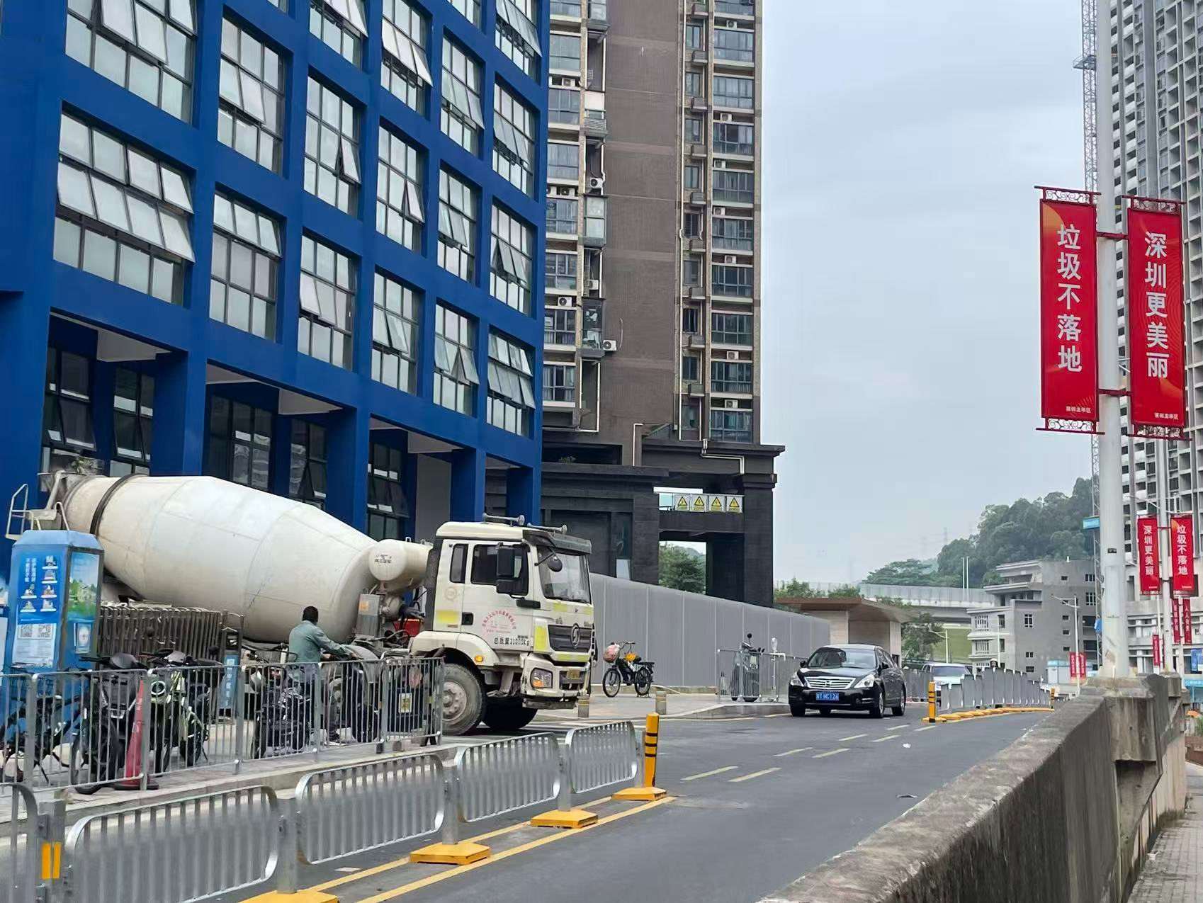 上学放学好难行，龙胜实验学校周边交通隐患引关注，大浪街道办：将加强巡查并研究解决方案