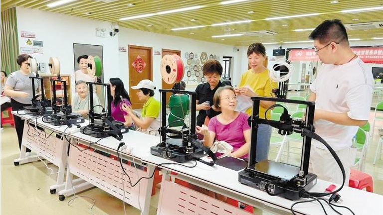 智慧康养解锁“夕阳红”幸福密码!大浪街道以科技为梯,助长者跨越数字鸿沟