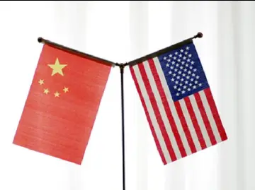 何立峰与美国财政部长贝森特、贸易代表格里尔举行视频通话 