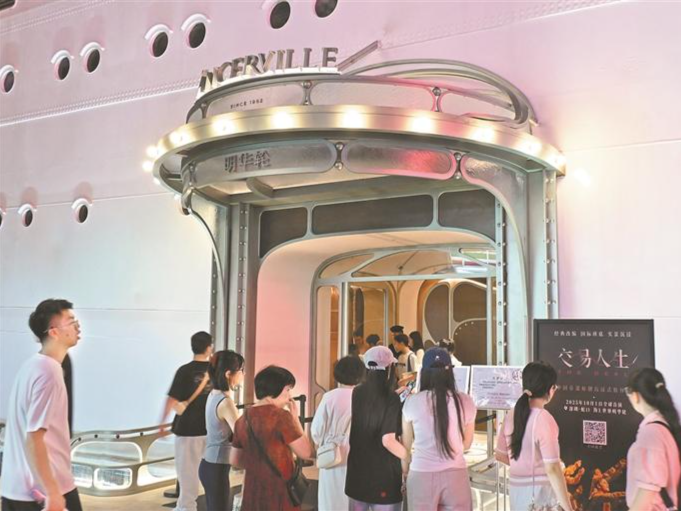 深圳原创中国首部沉浸式肢体剧《交易人生》全球首演