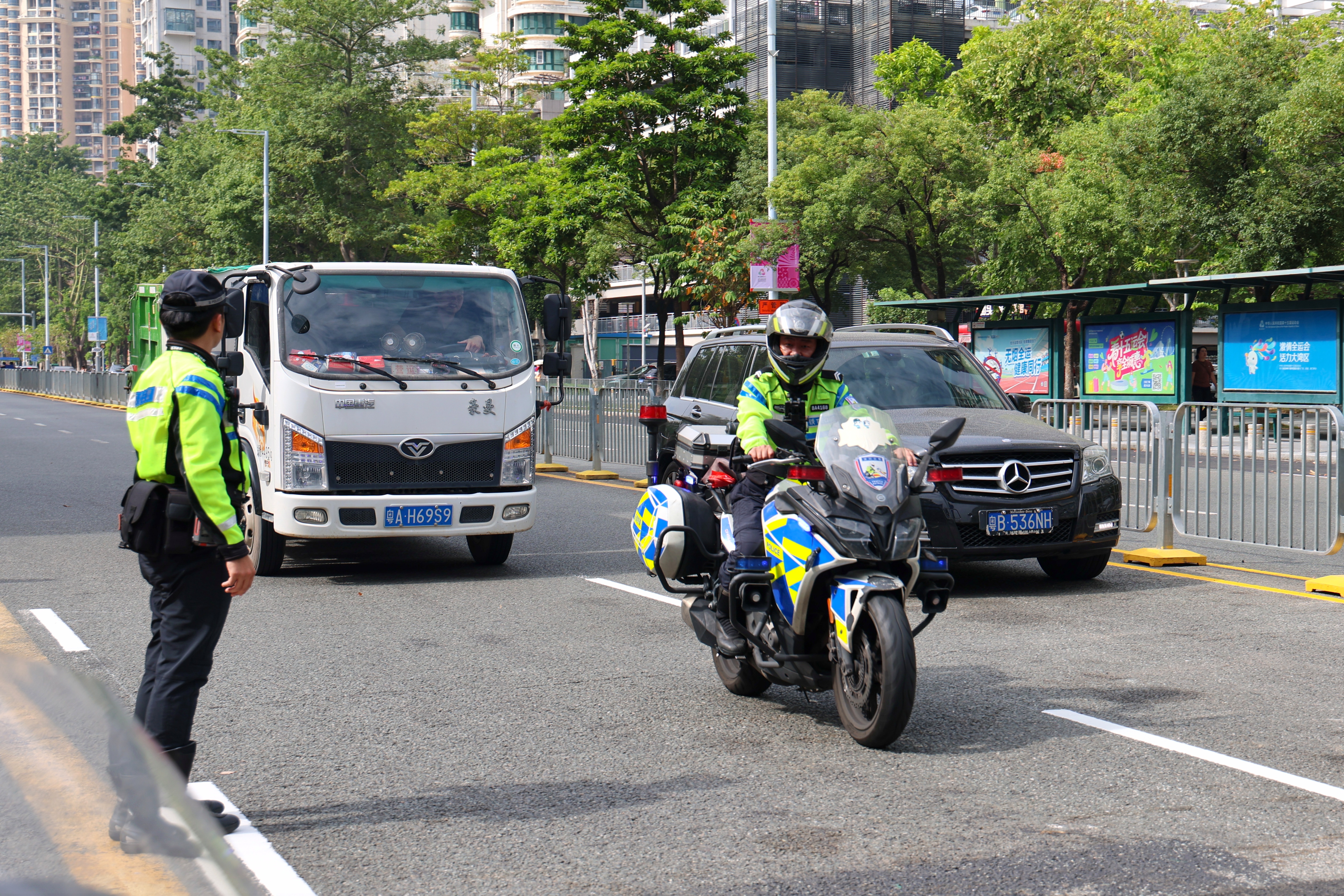 深圳交警全力保障十五运会赛事场馆周边交通秩序