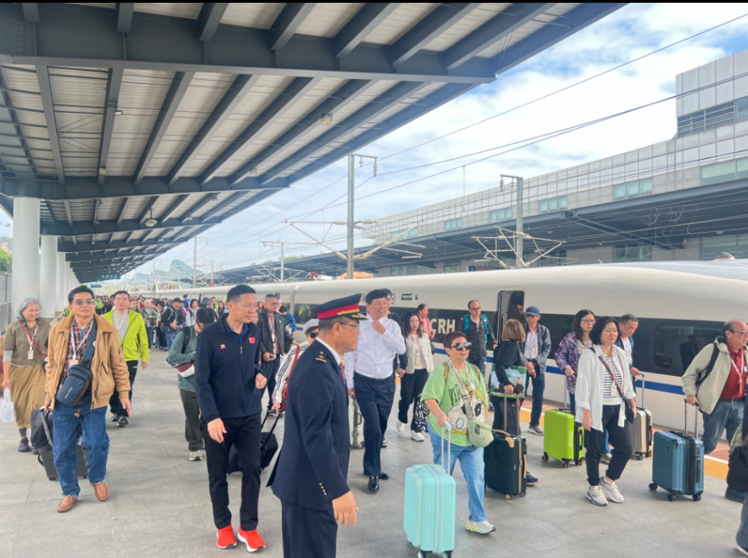 西九龙直达英德，500香港游客乐享秋日文旅盛宴