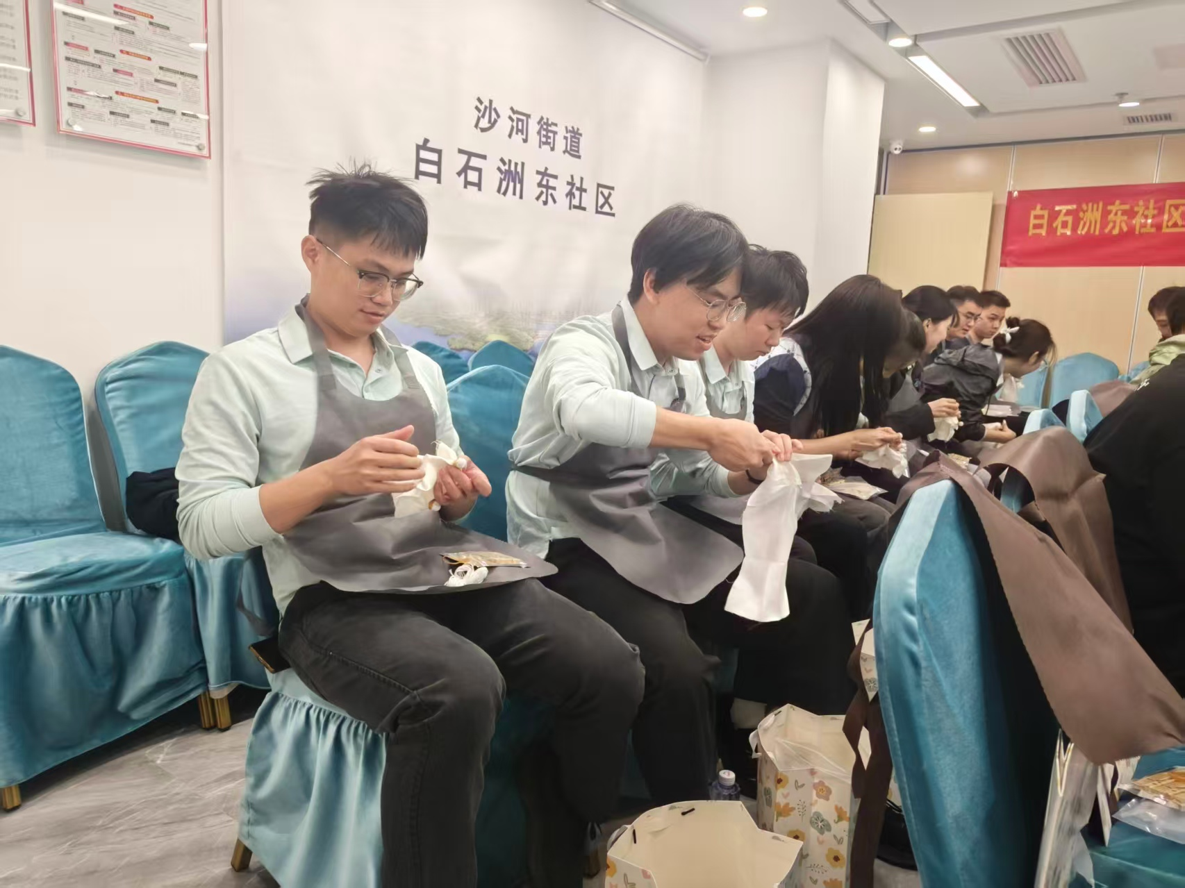 白石洲东社区团委开展主题手工活动