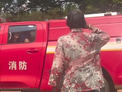 秀我中国｜致敬最可爱的人！八旬村民多次鞠躬敬礼感谢抗洪队伍
