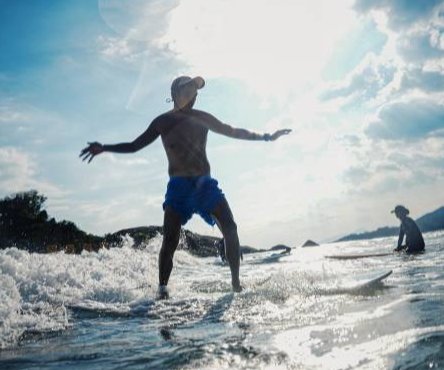 广东海边，挤满周末追浪的湾区青年｜我的全运会