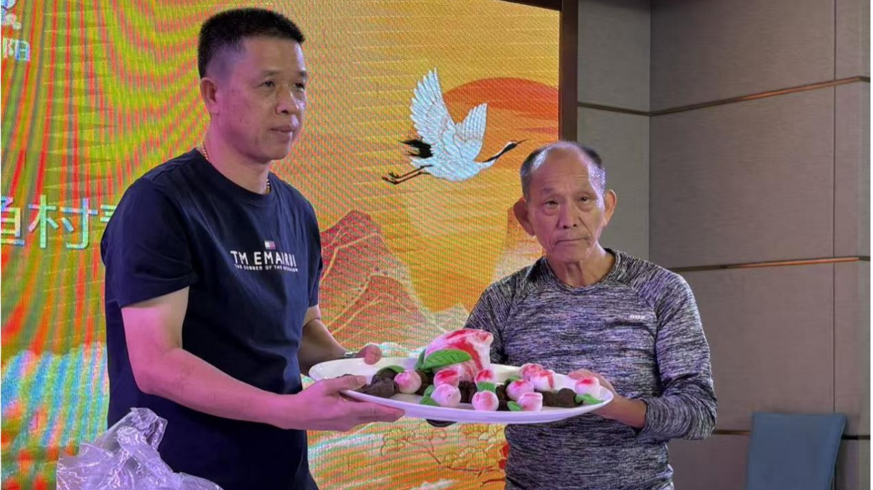 敬老宴温情开席!西乡爱心商家邀请450余名长者共迎重阳