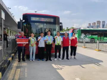 深圳湾口岸至宝安壹方城“前海宝中快线”开通试运行