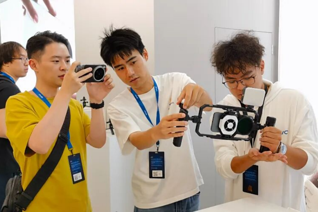 “一体化手机直播套件”，打造vivo X300 Pro专业视频与直播解决方案