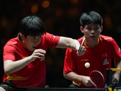 WTT中国大满贯赛：国乒获男、女双冠军 孙颖莎、王曼昱会师女单决赛