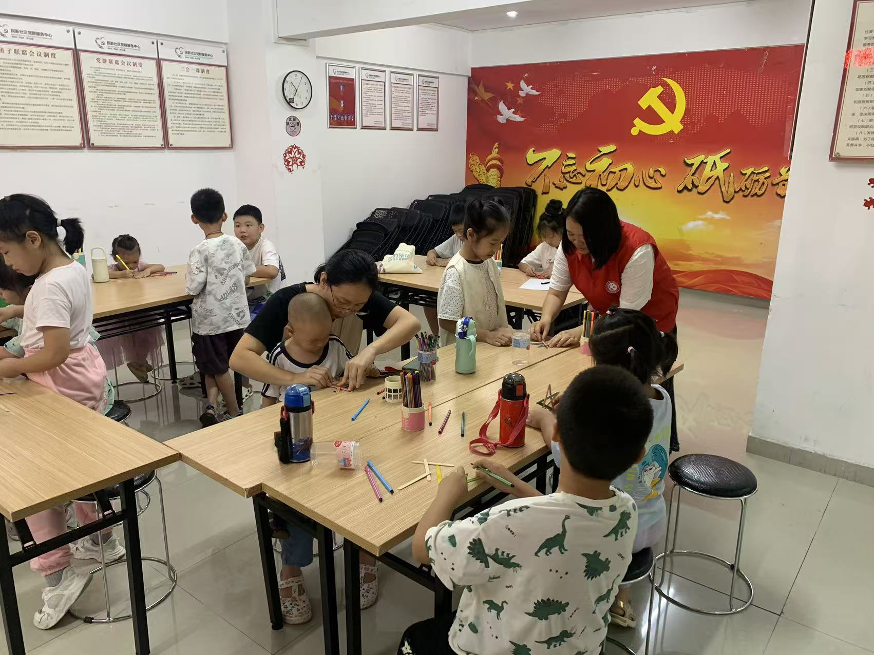 民新社区：趣味科学小课堂开课 青少年沉浸式解锁科学奥秘
