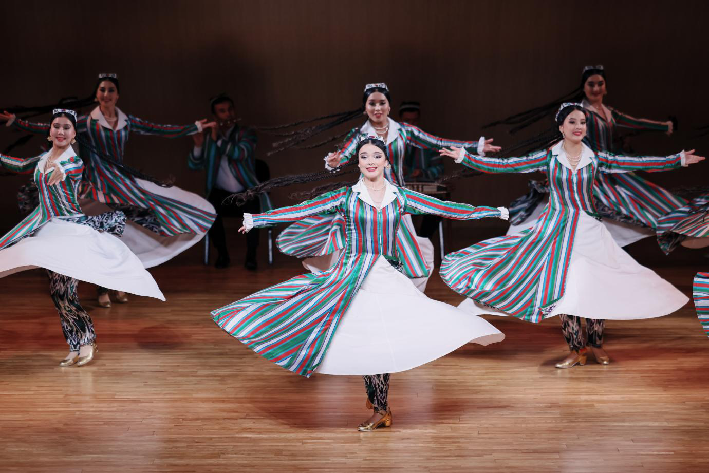 乌兹别克斯坦国家级艺术瑰宝“巴克霍尔”歌舞团深圳首演